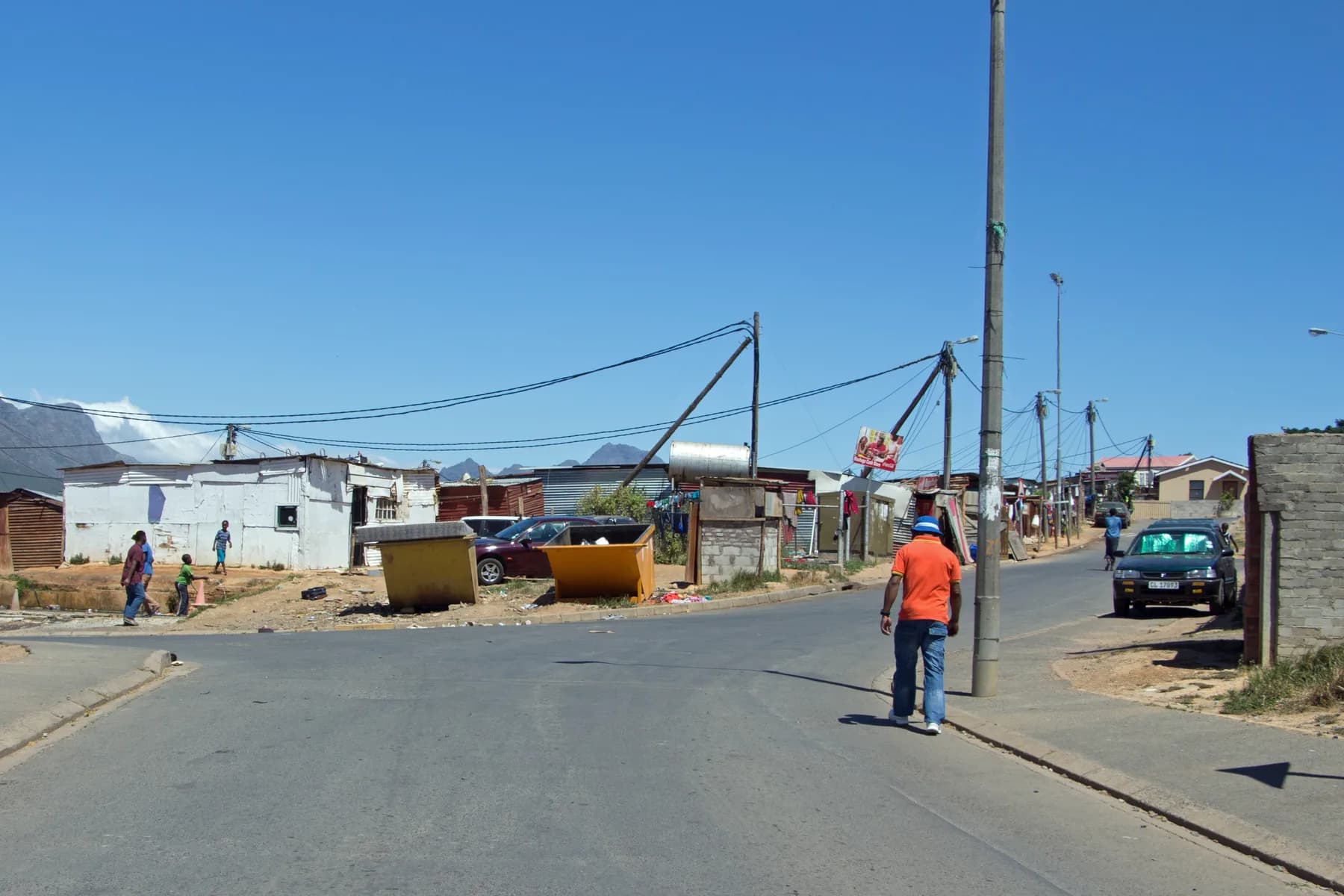 A man crossing Makupula Street in the afternoon